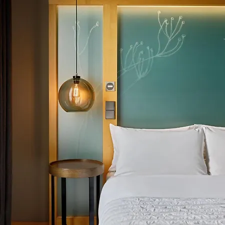 Le Meridien Hamburg Exterior photo A room at the hotel